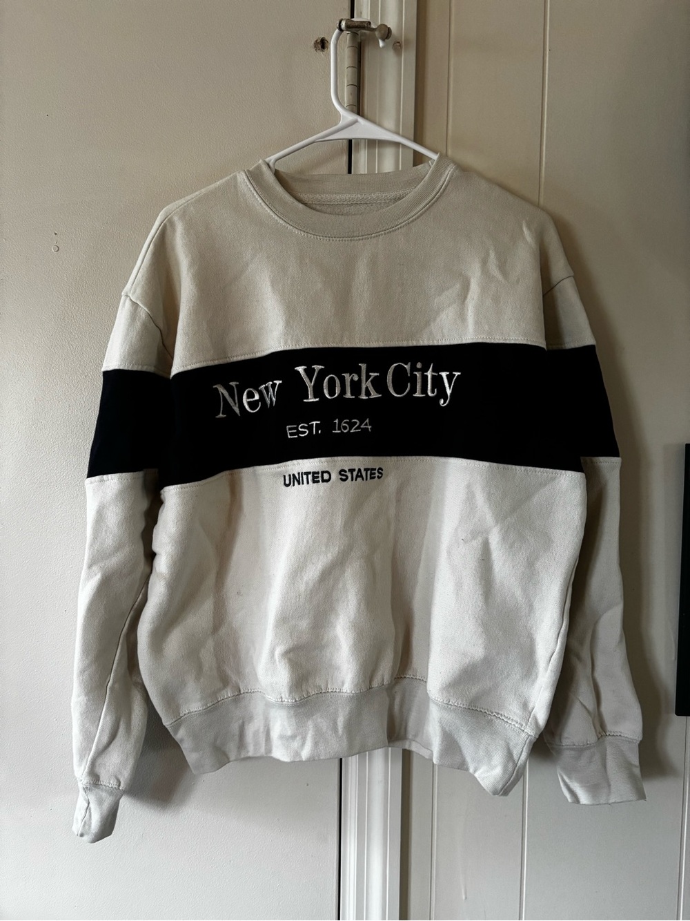 New York City Colorblock Crewneck Sweatshirt - Cream & Black